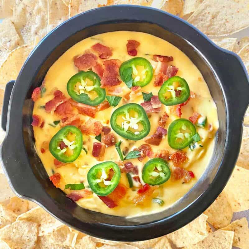 https://bensabaconlovers.com/wp-content/uploads/2023/10/warm-jalapeno-popper-dip-800x800.jpg